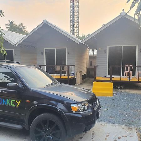 Crazy Monkey Hotel Trat Kültér fotó