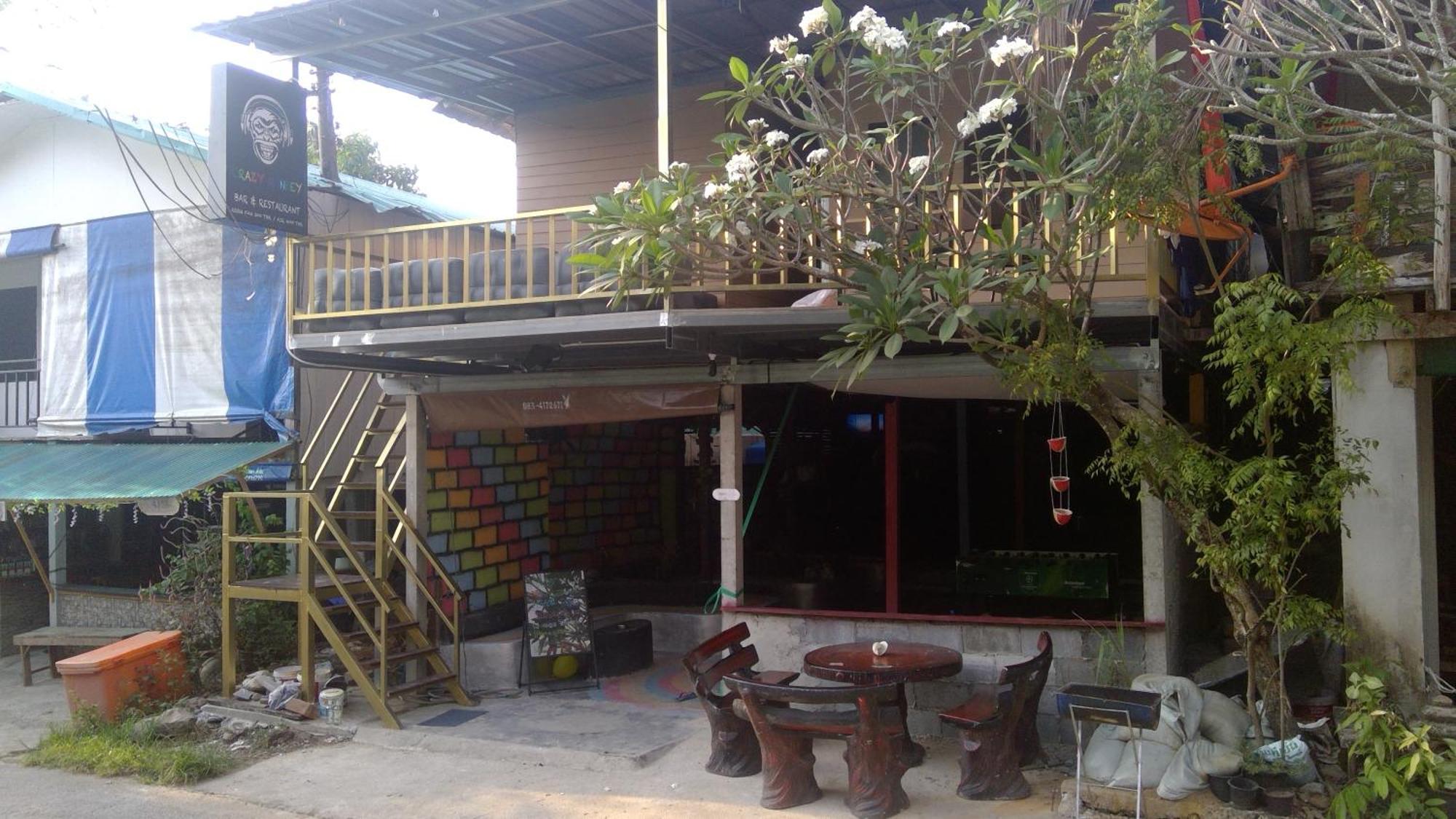 Crazy Monkey Hotel Trat Kültér fotó